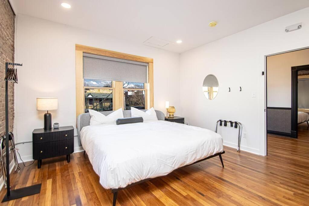 King Bed Stylish Studio In Heart Of Downtown Room # 200 Hot Springs Exterior photo