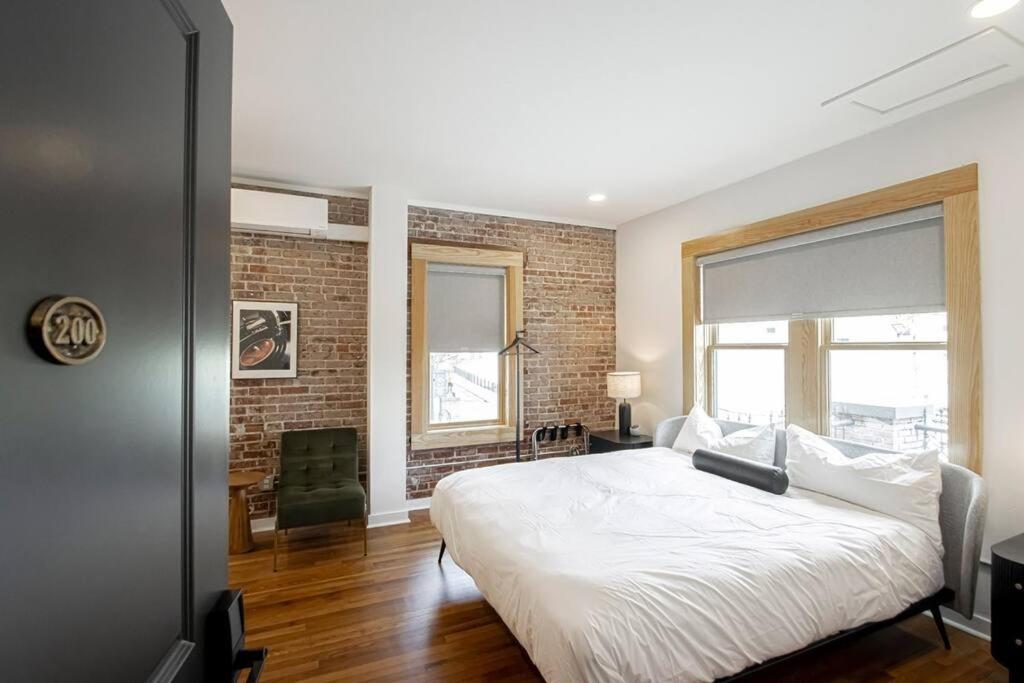 King Bed Stylish Studio In Heart Of Downtown Room # 200 Hot Springs Exterior photo